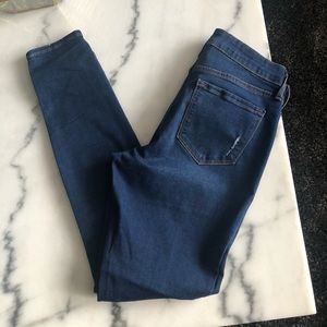 Old navy rockstar mid rise size 6 jeans